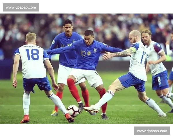 激情对决全程直播，实时解析最新足球赛事精彩瞬间