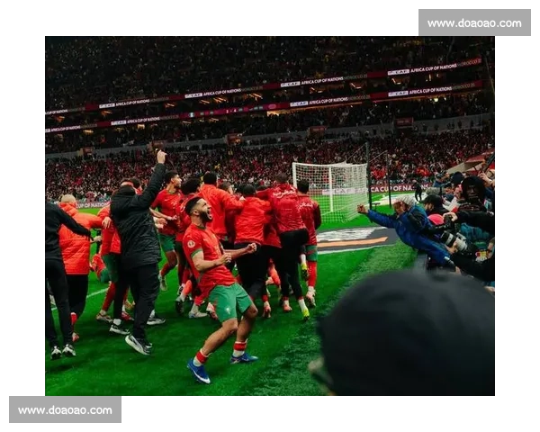 全场激战精彩纷呈 足球赛事巅峰对决震撼上演 全场激战精彩纷呈 足球赛事巅峰对决震撼上演