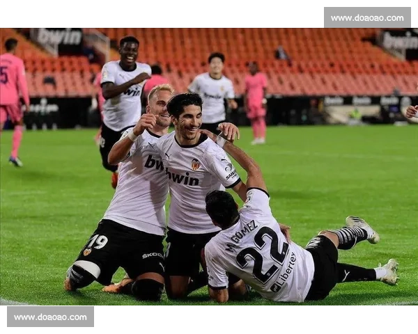 激烈对决一触即发各队赛场争锋胜负瞬息万变 - 副本